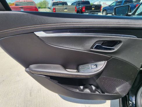 Used 2019 Chevrolet Impala LT FWD image 19