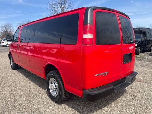 Used 2016 Chevrolet Express 3500 LS RWD image 2