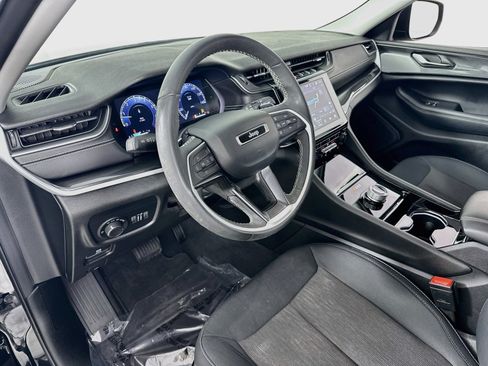 Used 2023 Jeep Grand Cherokee L Laredo w/ Luxury Tech Group I RWD image 9