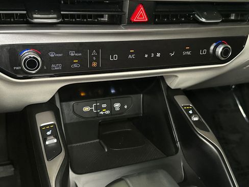 Certified 2025 Kia Sorento S w/ Panoramic Sunroof Package FWD image 33