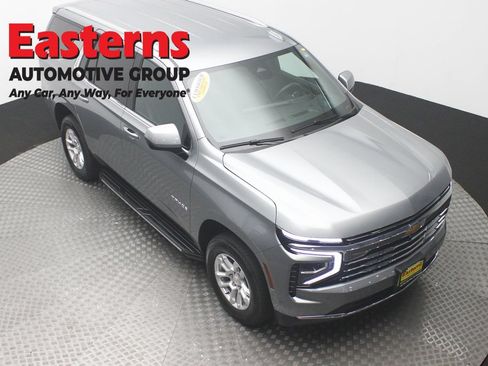 Used 2025 Chevrolet Tahoe LT AWD/4WD image 3