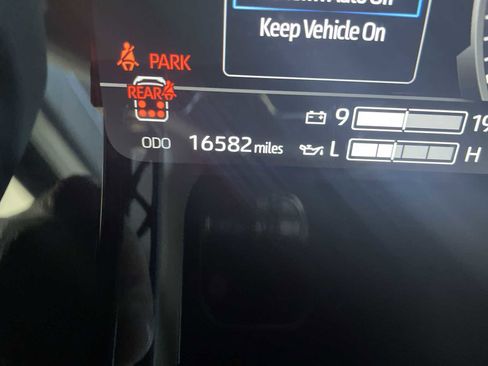 Used 2025 Toyota Sequoia Platinum image 12