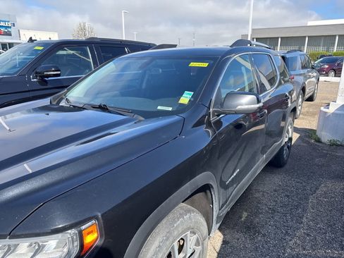 Used 2020 GMC Acadia SLE w/ Driver Convenience Package image 16