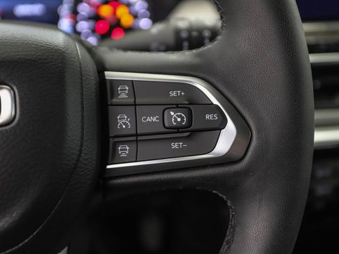 Used 2024 Jeep Compass Limited image 13