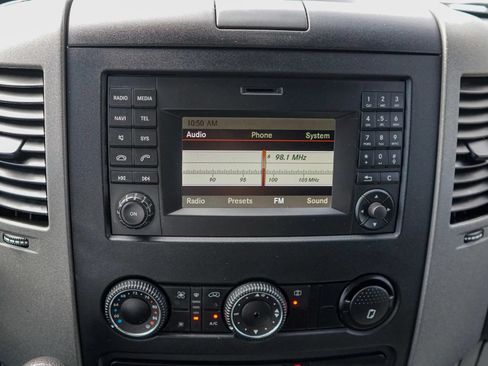 Used 2016 Mercedes-Benz Sprinter 2500 image 18