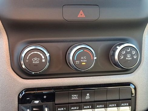 Used 2024 RAM 2500 Tradesman w/ Chrome Appearance Group image 15