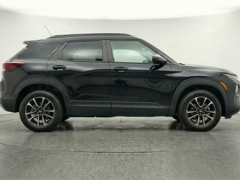 Used 2025 Chevrolet TrailBlazer LT w/ Driver Confidence Package image 11