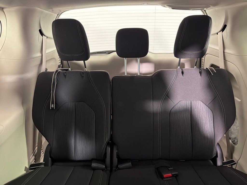 Used 2023 Chrysler Voyager LX FWD image 20
