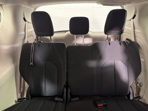 Used 2023 Chrysler Voyager LX FWD image 20