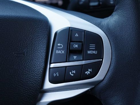 Certified 2024 Ford Explorer XLT RWD image 8
