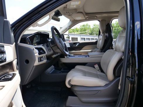 Used 2023 Lincoln Navigator Reserve AWD/4WD image 30