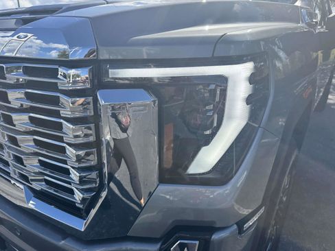 Used 2025 GMC Sierra 2500 Denali w/ Denali Reserve Package image 10