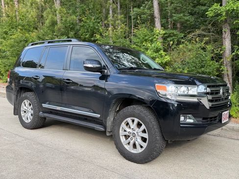 Used 2017 Toyota Land Cruiser AWD/4WD image 6