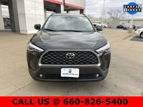 Used 2025 Toyota Corolla Cross XLE image 2
