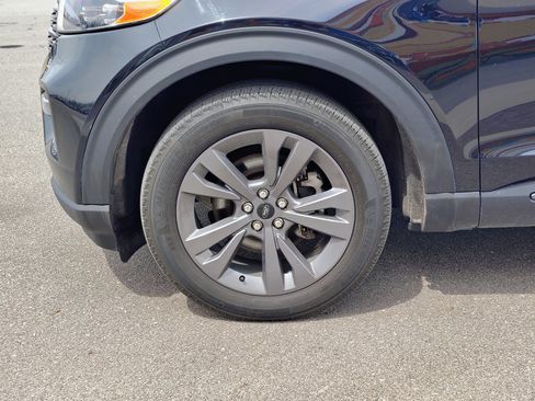 Used 2023 Ford Explorer XLT w/ Equipment Group 202A AWD/4WD image 8