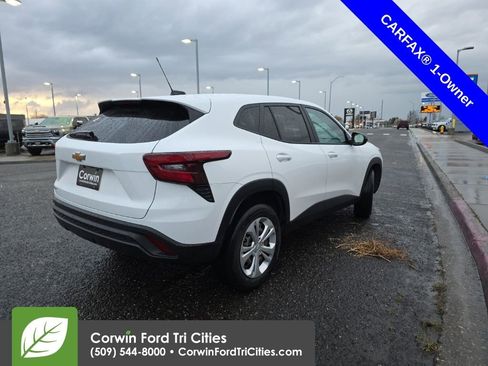 Used 2024 Chevrolet Trax LS image 10