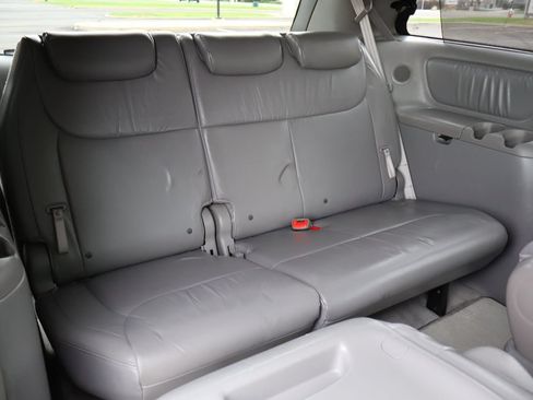 Used 2009 Toyota Sienna XLE FWD image 22