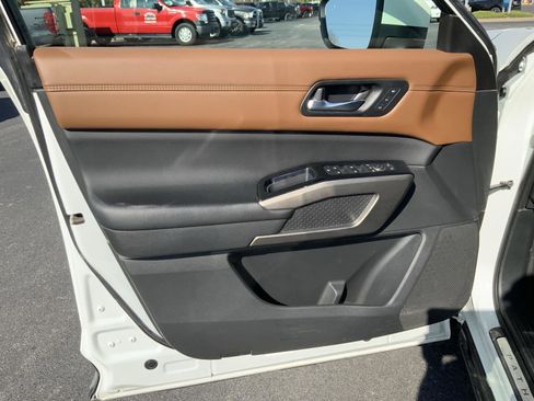 Used 2023 Nissan Pathfinder Platinum image 24