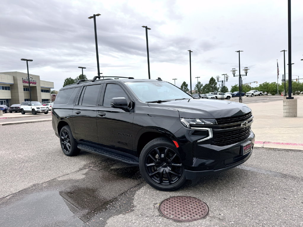 Used 2023 Chevrolet Suburban RST w/ Luxury Package AWD/4WD image 2