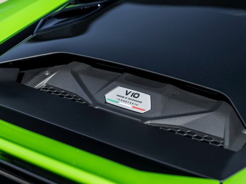 Used 2023 Lamborghini Huracan EVO image 16