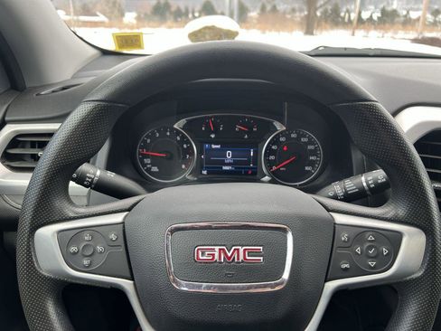 Certified 2023 GMC Acadia SLE w/ Driver Convenience Package image 11