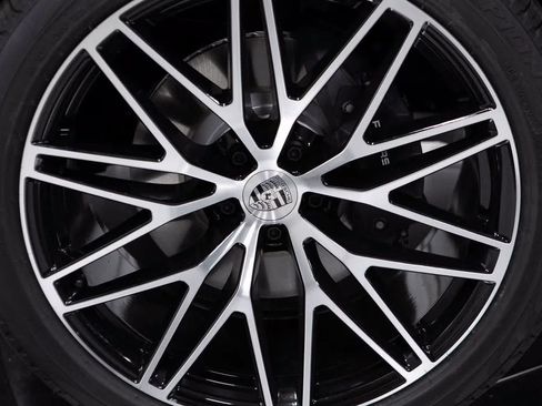 Certified 2026 Porsche Macan image 11