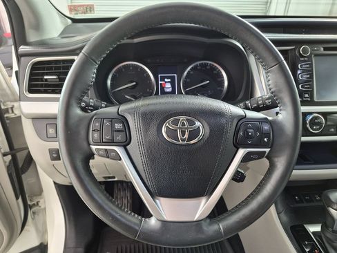 Used 2016 Toyota Highlander Limited Platinum AWD/4WD image 13
