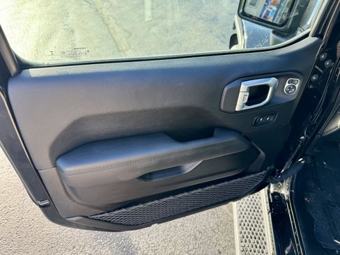 Used 2021 Jeep Wrangler Unlimited Sahara AWD/4WD image 21