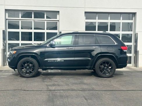 Used 2017 Jeep Grand Cherokee Overland AWD/4WD image 3
