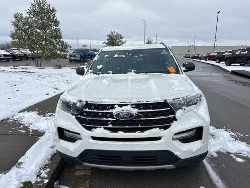 Used 2022 Ford Explorer XLT w/ Equipment Group 202A image 2