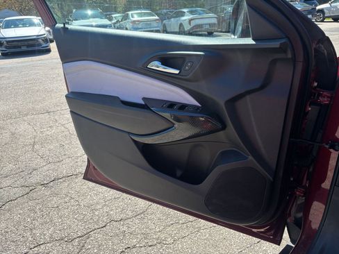 Used 2025 Chevrolet Trax LT image 18