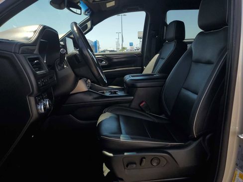 Used 2023 GMC Yukon XL SLT AWD/4WD image 13