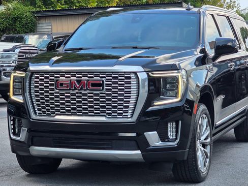 Used 2021 GMC Yukon XL Denali w/ Denali Premium Package AWD/4WD image 2
