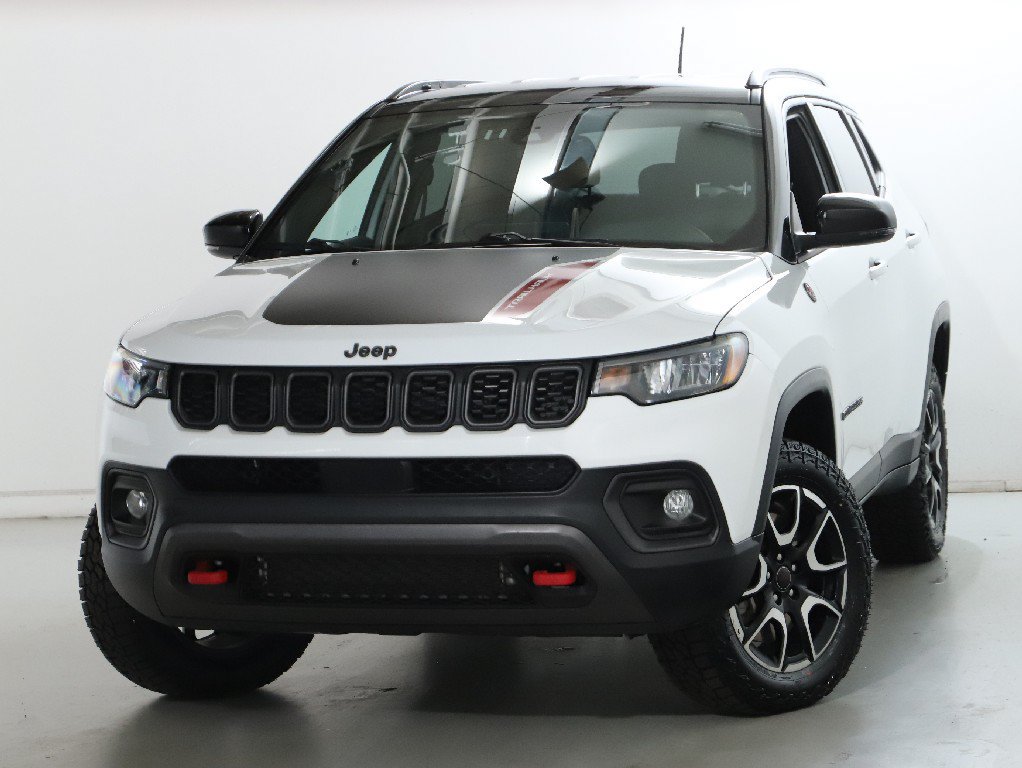 Used 2025 Jeep Compass Trailhawk AWD/4WD image 3