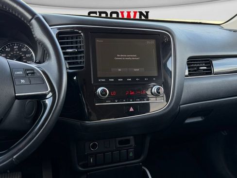 Used 2020 Mitsubishi Outlander SE FWD image 12