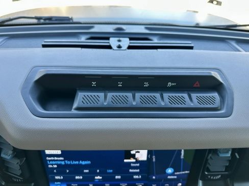 Used 2023 Ford Bronco Wildtrak image 25