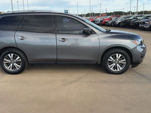 Used 2020 Nissan Pathfinder SL image 2