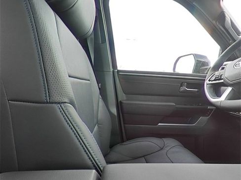 Used 2025 Toyota Tundra Platinum image 28