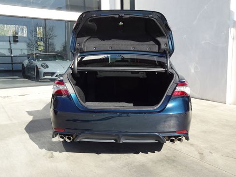 Used 2018 Toyota Camry XSE image 6