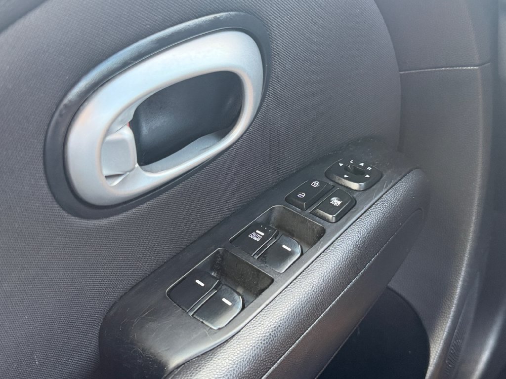 Used 2016 Kia Soul FWD image 18