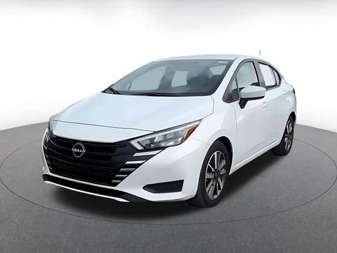 Used 2025 Nissan Versa SV FWD image 7