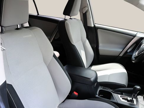 Used 2017 Toyota RAV4 XLE AWD/4WD image 21