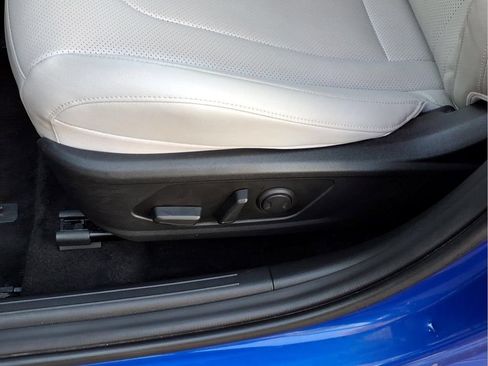 Used 2025 Hyundai Elantra Limited FWD image 19