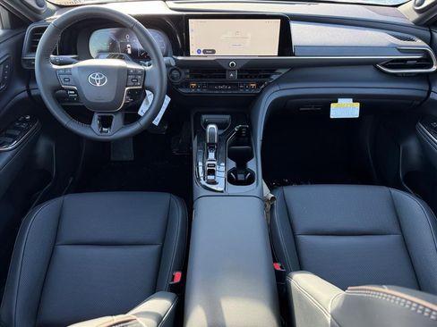 New 2025 Toyota Crown Signia image 4