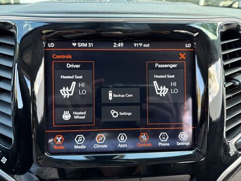 Used 2019 Jeep Cherokee Limited image 29