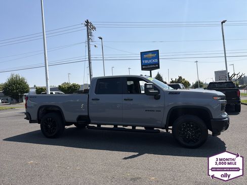 Used 2025 Chevrolet Silverado 2500 Custom w/ Custom Value Package AWD/4WD image 7