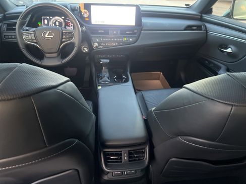 Used 2024 Lexus ES 300h w/ Luxury Package image 13