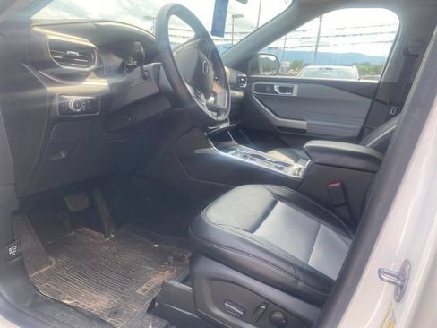 Used 2023 Ford Explorer XLT w/ Equipment Group 202A AWD/4WD image 4