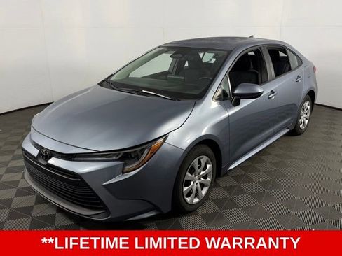 Used 2023 Toyota Corolla LE image 3
