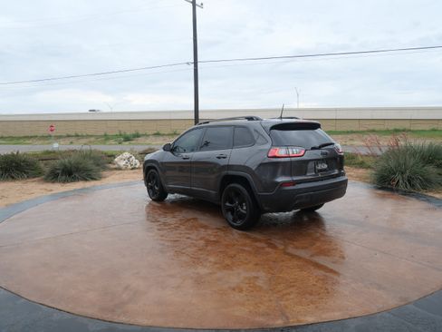 Used 2021 Jeep Cherokee Altitude image 4